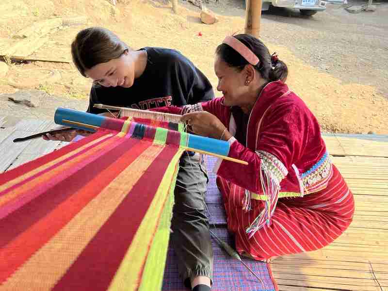 Learning to weave Dara-ang textiles